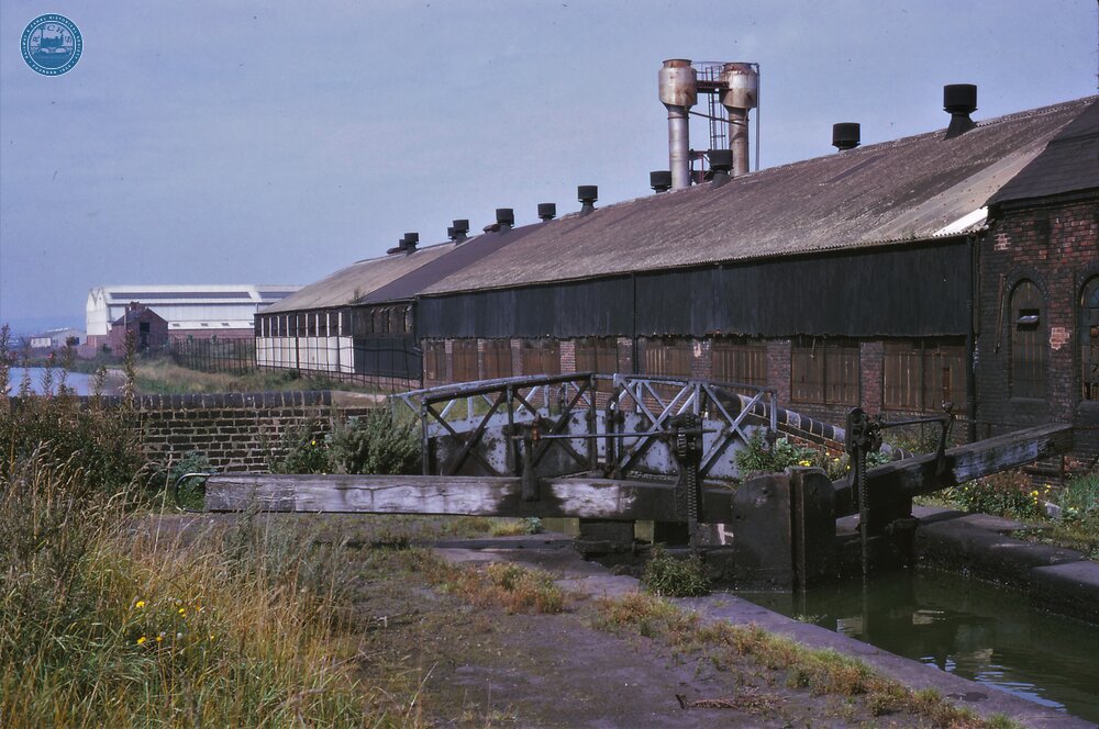 BCN Old Main Line: Spon Lane Top Lock. 09/09/1966