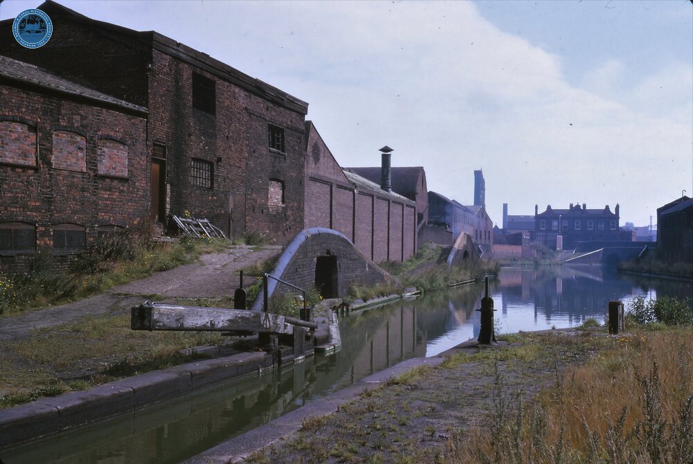 BCN Old Main Line: Spon Lane Top Lock- looking to Spon Lane. 09/09/1966