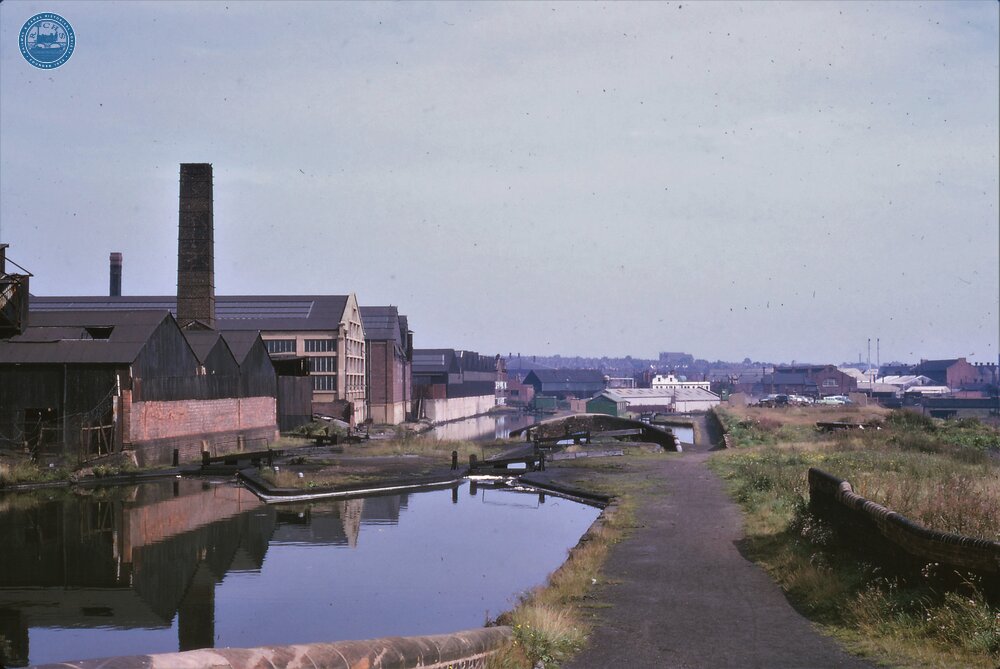 BCN Old Main Line: Top Locks Smethwick and Evered Factory. 09/09/1966