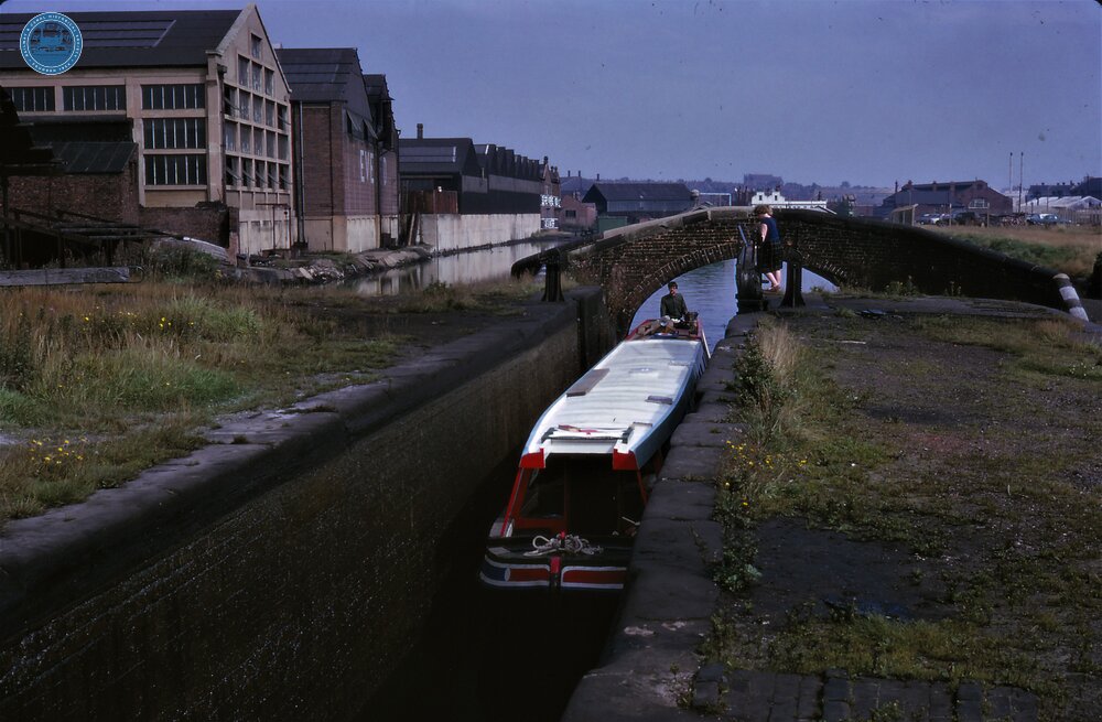 BCN Old Main Line: Top Lock Smethwick and bridge. 09/09/1966 [JUPITER (of Preston Brook)]