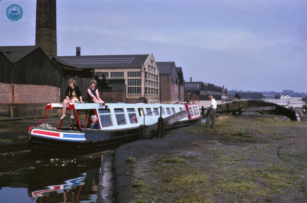 BCN Old Main Line: Top Lock Smethwick and bridge. 09/09/1966 [JUPITER (of Preston Brook)]