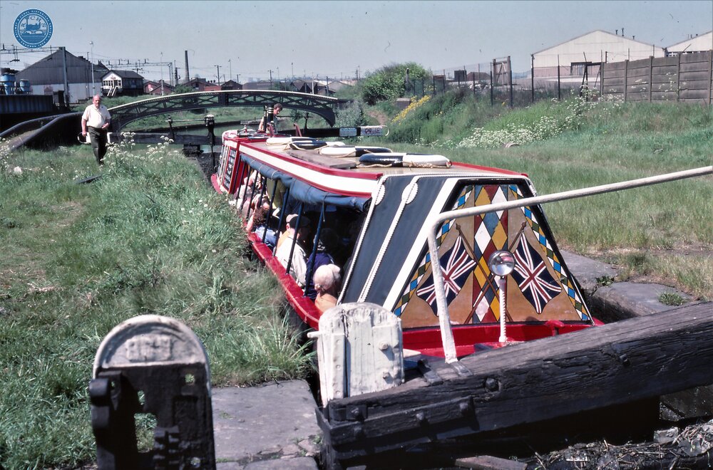 BCN Old Main Line. Spon Lane Bottom Lock. Narrow boat CACTUS. 28/05/1978