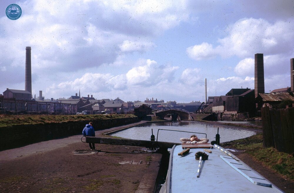 Smethwick Middle Lock, BCN Old Main Line, 17th April 1964