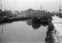 Boats between Valencia Wharf and Whimsey Bridge, Oldbury, Old Main Line, 04/12/66