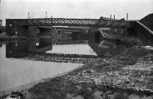 Foot and Rail Bridges looking N to Steward Aqueduct, Spon Lane Old Main Line, 04/12/66