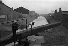 Toll End Locks from Alexandra Road Bridge looking NE, Tipton, Toll End Canal, 10/12/66