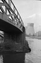 Looking N along Walsall Canal, Toll End Locks to left, Walsall Canal, 10/12/66
