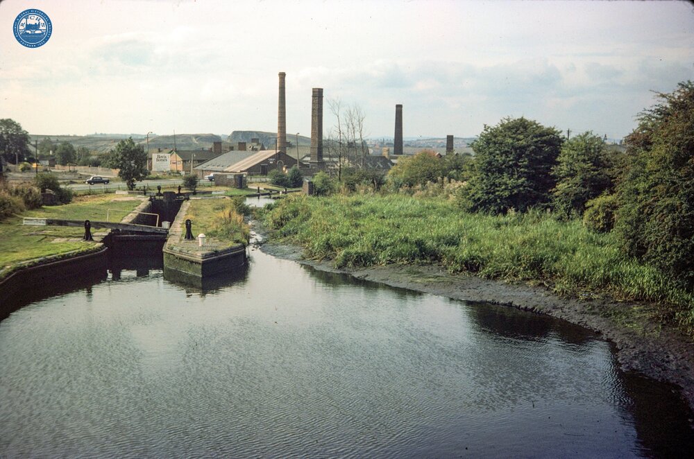 Dudley No 1 Canal. Delph Locks 7 – 8. 1975