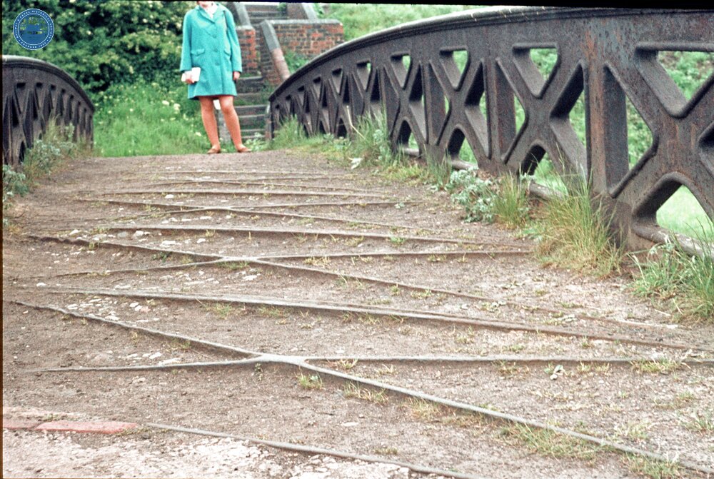 Brierley Hill, Delph, bridge. May 1970