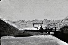 BCN Dudley No 1 Canal: Top of Parkhead Lock 2 and footbridge looking towards top lock