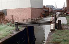 Cantilever bridge at Lock 7, Aston flight, Birmingham & Fazeley Canal, May 1972