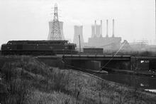 Rail Bridge at Gold's Green, Tame Valley Canal looking NW, 09/02/67