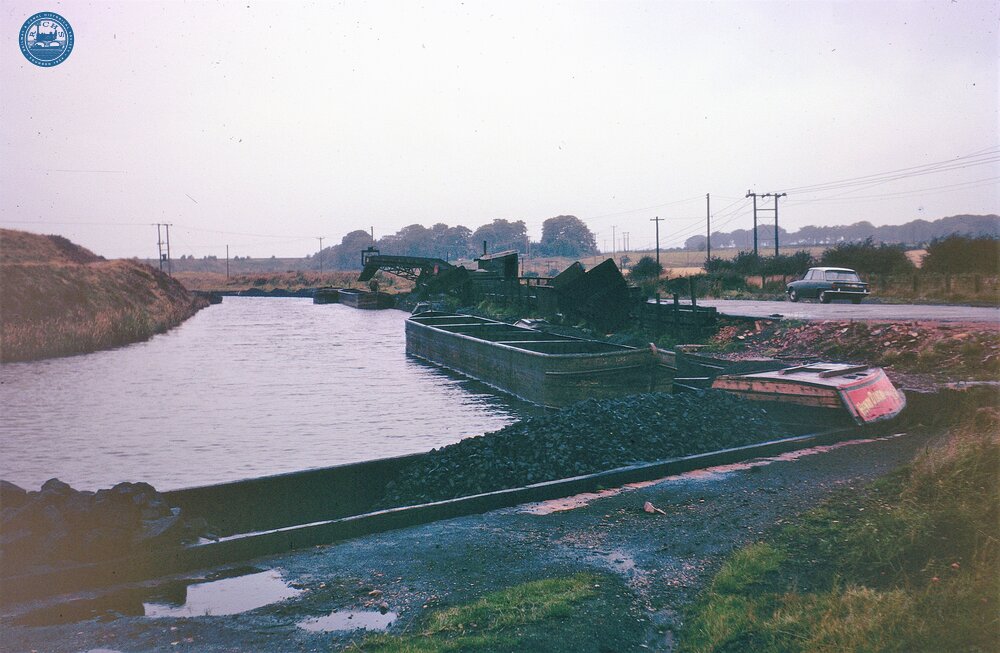 Day boats at Anglesey loading basin, Anglesey Branch, BCN, Sep 1965