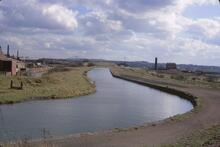 BCN Wyrley & Essington Canal. Daw End branch, from Lathams Bridge looking to Nothywood Bridge. 09/04/1972