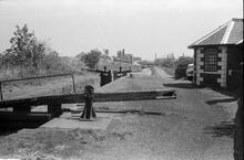 New Cross top lock and cottage, Bentley Canal