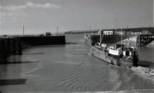 Empty tanker BP Manufacturer(?) of London heading onto River Severn.  