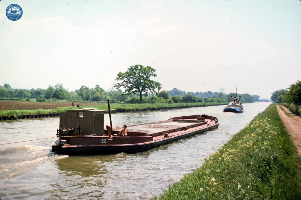 Tug & Tow near Saul. June 1978
