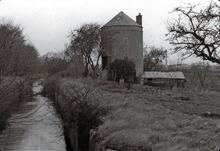 Cerney Wick Lock (39) and Round House