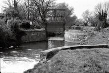 Guillotine gate at Mildenhall Turf Lock?