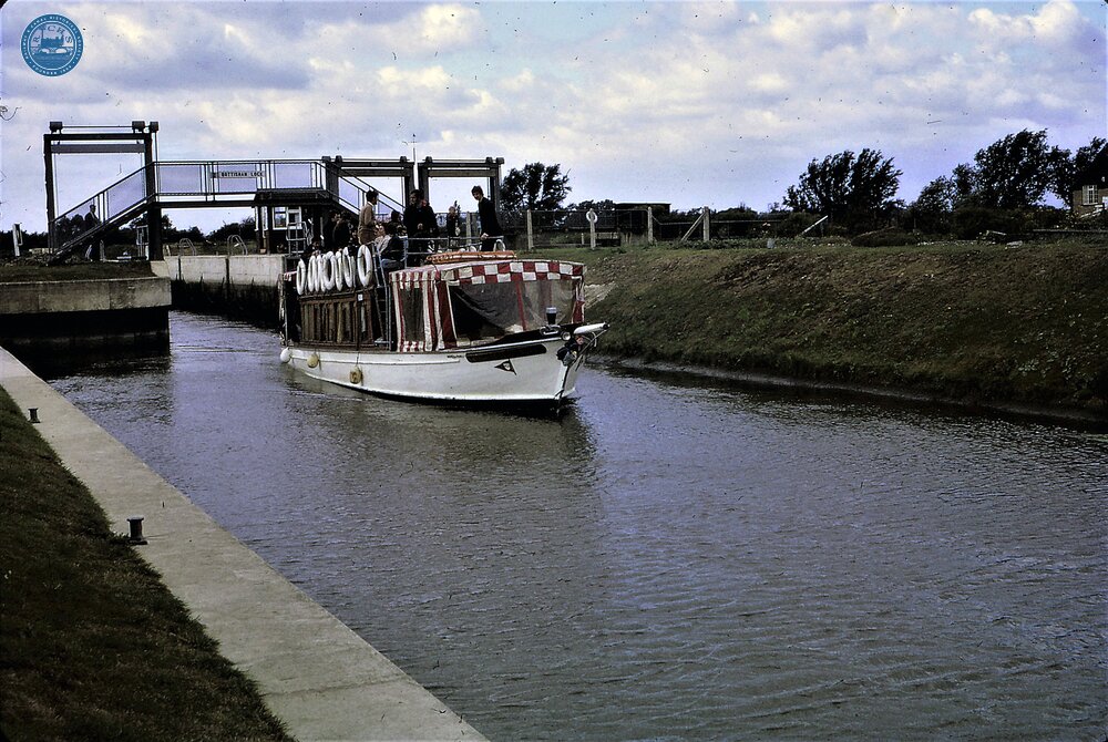 Cam Navigation: Bottisham Lock, “Viscount Bury” leaving for Ely. 23/08/70