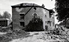 Derelict Sudbury Wharf buildings from front (SX10)