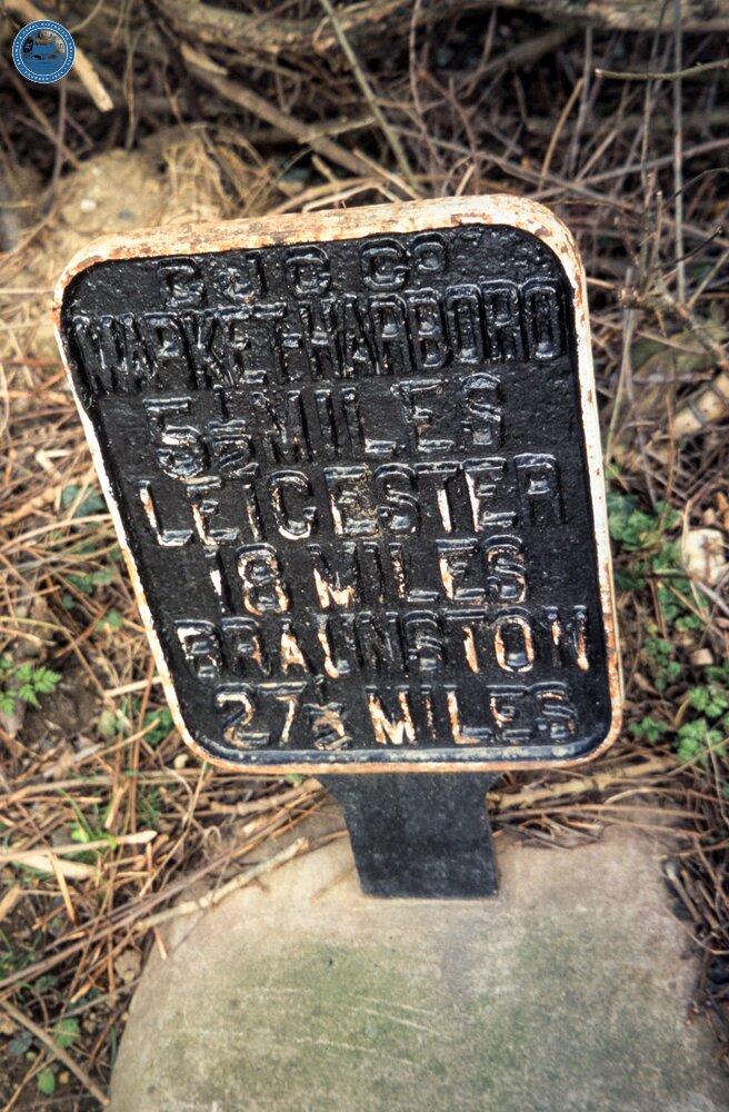 Distance Marker at bottom of Foxton Locks