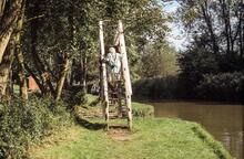 Footbridge over entrance to Welford Marina