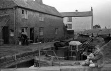 Mountsorrel Lock with crane boat