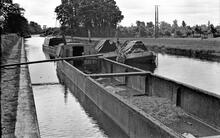 Pair of northbound boats moored at Jephson's Farm Bridge 45, Warwick, 