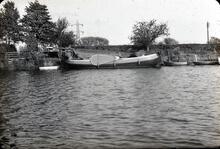 Sailing barge with leeboards