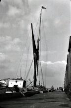 Sailing Vessel - single mast