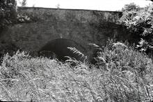 Long Bridge with second parapet set back from entrance