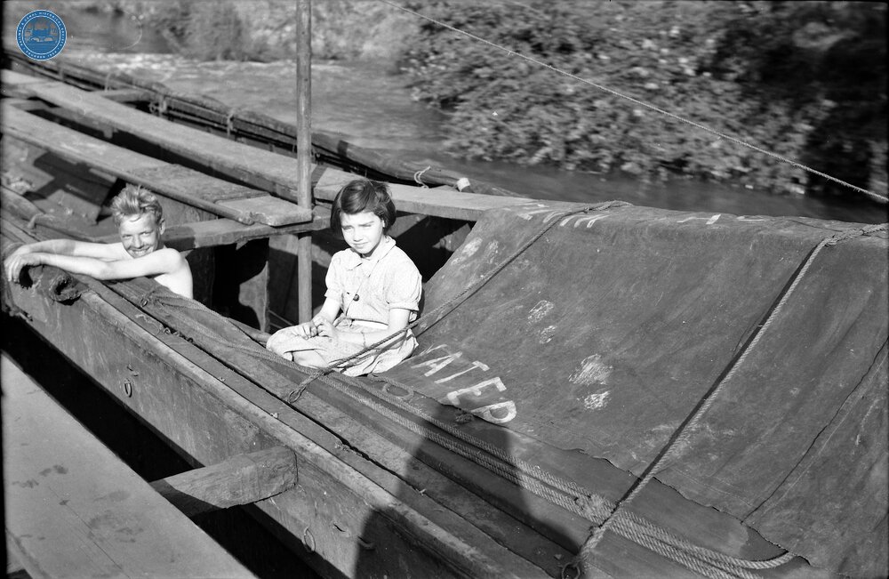Boaters' kids on empty boat