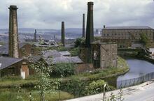 017002E SLeeds & Liverpool canal, Burnley 9 July 1974  (Ref 017002E)