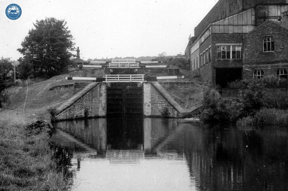 Leeds & Liverpool Canal. Bingley. Three Rise Locks, looking north up the locks. Circa 1954