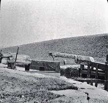 Leeds & Liverpool Canal, Greenberfield Middle Lock gates and paddle gear