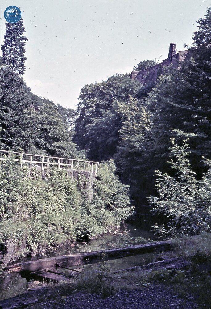 Raised towpath and Skipton castle: Springs Branch