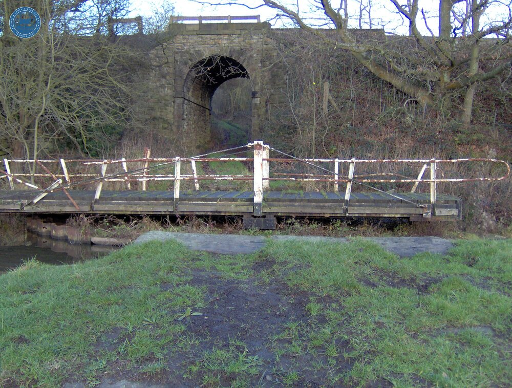 Fishers Swing Bridge, No. 45, between Appley Bridge and Gathurst. Probably January 2005