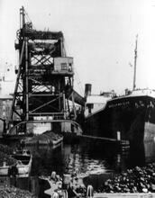 Goole Docks. Compartment Boat Hoist No 4 (Ref. 040010)