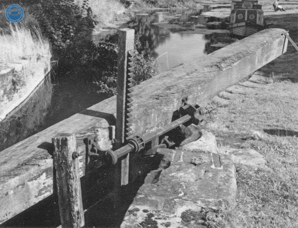Driffield Canal. Wansford Lock. Gate paddle gear. 14 September 1958
