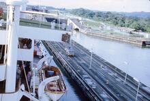 NZ1__38E Entering lock Panama canal 17October 1970   (Ref 017924E)
