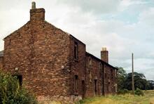 Packet boat stables near Lymm