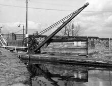 Barton Aqueduct - stop-plank crane at south-east end  (1972)  [212832]