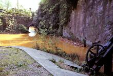 Worsley Delph. “Stavationer” boat near terminus. 17 May 1980