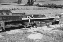 Tewitfield, Lock 1 — bottom gate, paddle gear  (1957)  [212750]