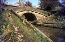 Roving bridge No. 77 (Lambert’s Lane). 09 April 1983