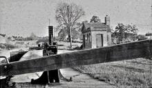 Paddle gear and lockside hut, Hillmorton Bottom Locks