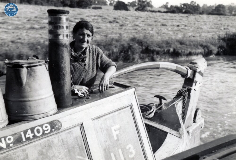 Boat lady on FMC butty Fazeley August 1953