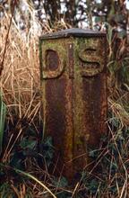 Oxford Canal lock distance marker