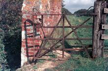 Gate near Wormleighton, Sep 1974